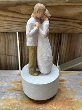 Willow Tree 2011 Promise Music Box Demadaco Susan Lordi Hand Painted 8.5"